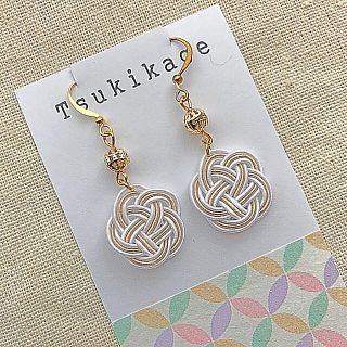 現品特価 水引ピアス 梅結び白＋金(ピアス)