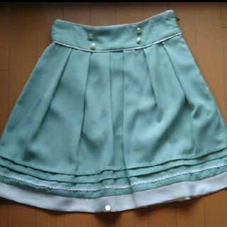 グリーンのスカート(ひざ丈スカート)
