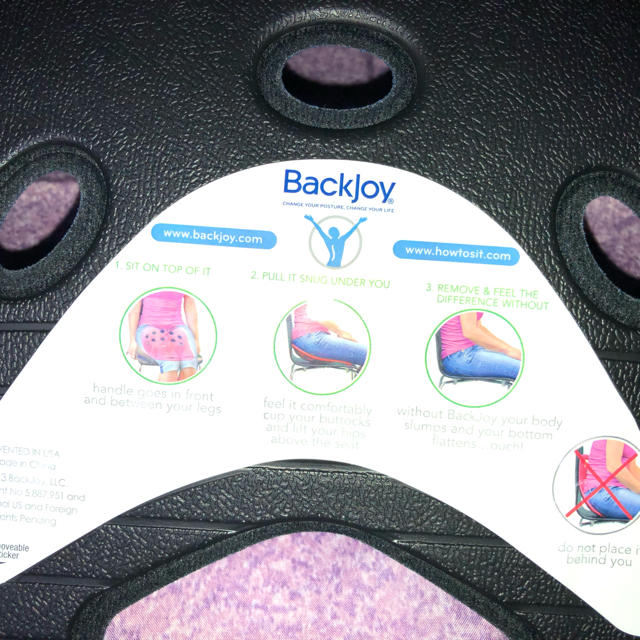 【値下げしました】Backjoy 骨盤サポートシート インテリア/住まい/日用品の椅子/チェア(座椅子)の商品写真