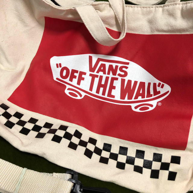 VANS(ヴァンズ)のカバン レディースのバッグ(ショルダーバッグ)の商品写真