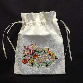 日本刺繍の巾着袋の通販 by Yomiko's shop｜ラクマ