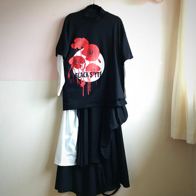 Yohji Yamamoto(ヨウジヤマモト)のヨウジヤマモト  赤い花 Tシャツ  メンズのトップス(Tシャツ/カットソー(半袖/袖なし))の商品写真