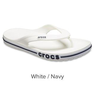 クロックス(crocs)のクロックス バヤバンド フリップ White/Navy M6W8(24cm)(ビーチサンダル)