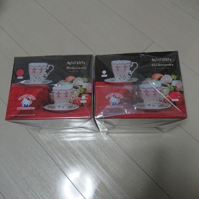 ハローキティ45th Anniversary ティーカップ&ソーサー インテリア/住まい/日用品のキッチン/食器(グラス/カップ)の商品写真