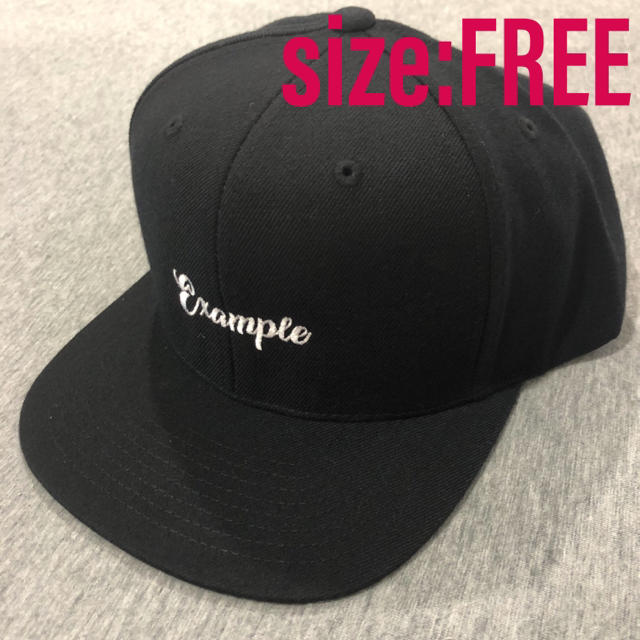 【黒/FREE】EXAMPLE CURSIVE LOGO SNAPBACK