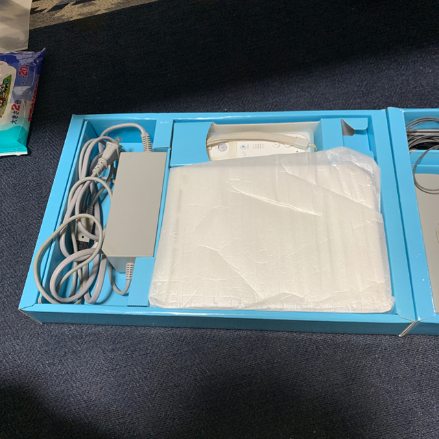 Wii(ウィー)のWii 本体 エンタメ/ホビーのゲームソフト/ゲーム機本体(家庭用ゲーム機本体)の商品写真