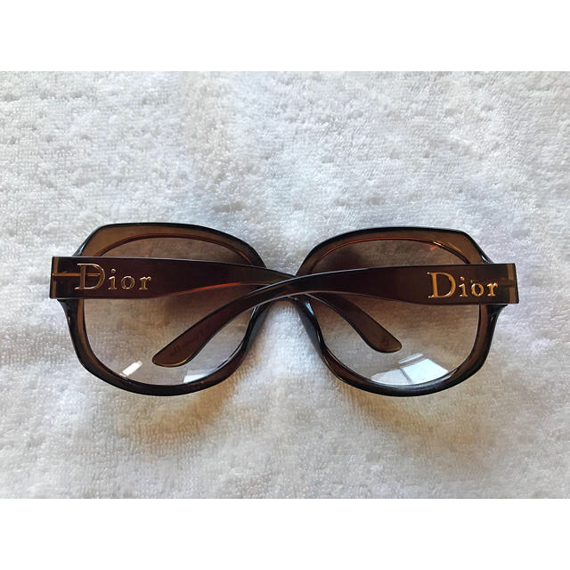 Dior(ディオール)のChristian Dior  サングラス  グロッシー  ブラウン❁﻿. レディースのファッション小物(サングラス/メガネ)の商品写真