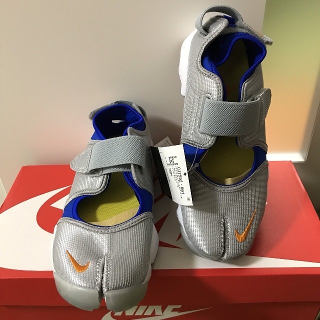 NIKE(ナイキ)の箱無し価格新品 タグ付 24cm NIKE AIRRIFT エアリフト シルバー レディースの靴/シューズ(スニーカー)の商品写真