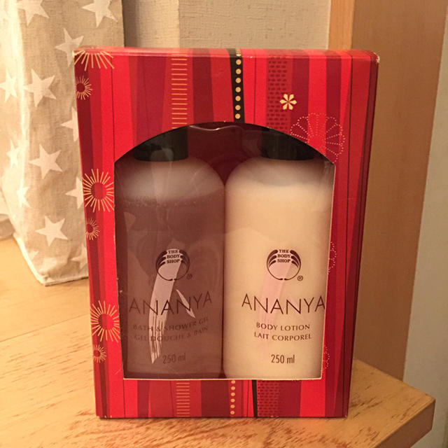 THE BODY SHOP(ザボディショップ)の限定レア商品☆新品 アナーニャANANYA ２本セット コスメ/美容のボディケア(ボディソープ/石鹸)の商品写真