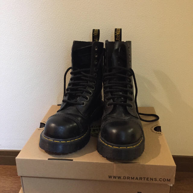 dr.martens 10ホール