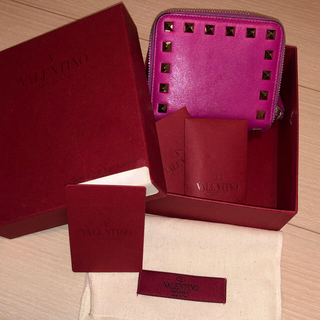 ヴァレンティノガラヴァーニ(valentino garavani)のValentino 二つ折り財布(財布)