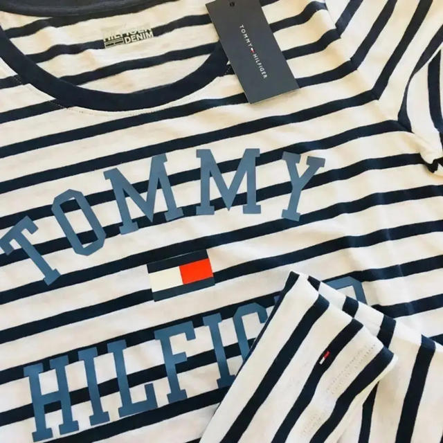 TOMMY HILFIGER(トミーヒルフィガー)の★Tommy Hilfiger DENIM レディースロゴプリントボーダー半袖T レディースのトップス(Tシャツ(半袖/袖なし))の商品写真