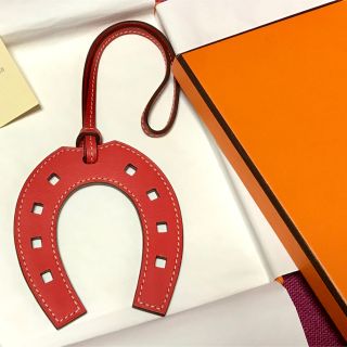 エルメス(Hermes)のエルメス パドック馬蹄 ルージュトマト 新品(バッグチャーム)