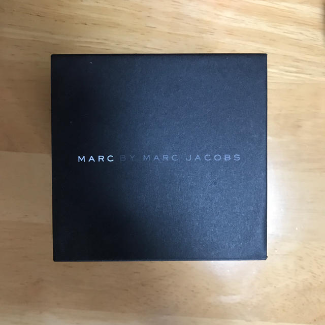 MARC BY MARC JACOBS(マークバイマークジェイコブス)のMARC B Y MARC JACOBS 時計空箱 レディースのバッグ(ショップ袋)の商品写真