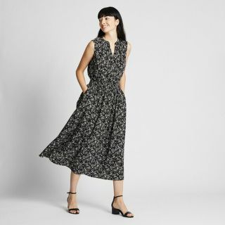 ユニクロ(UNIQLO)の今季　ユニクロ　ワンピース　花柄(ロングワンピース/マキシワンピース)