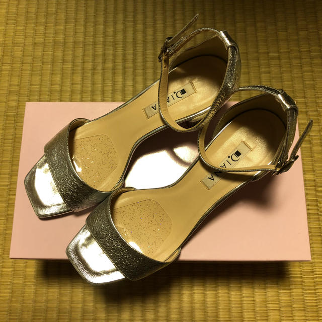 DIANA(ダイアナ)の菜の花様ご専用♡ 2019SS ダイアナサンダル 23㎝♡シルバー レディースの靴/シューズ(サンダル)の商品写真