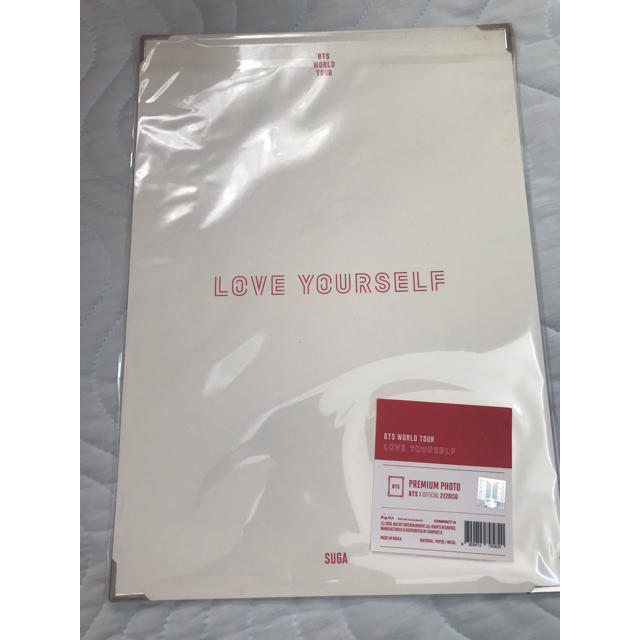 防弾少年団(BTS)(ボウダンショウネンダン)のloveyourself  ツアーグッズ プレミアムフォト bts suga エンタメ/ホビーのCD(K-POP/アジア)の商品写真