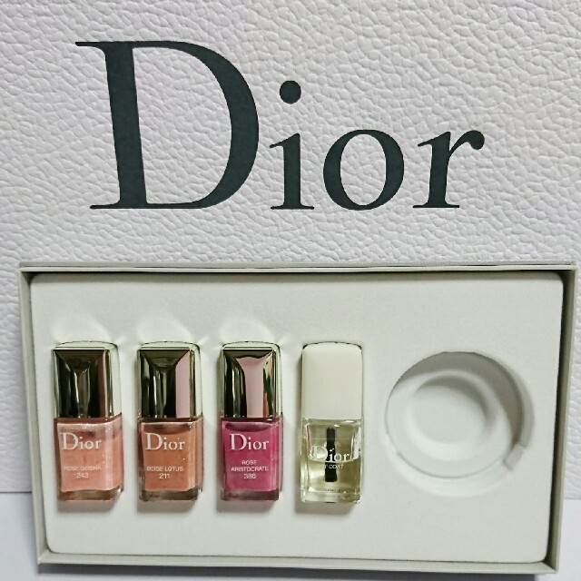 Dior(ディオール)のDior ﾈｲﾙ ｷｯﾄ コスメ/美容のネイル(ネイル用品)の商品写真