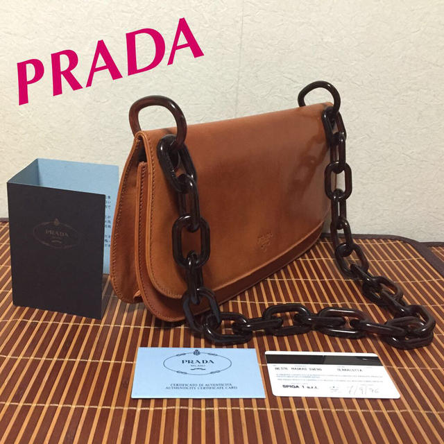 PRADA(プラダ)のカード付きPRADA上質レザーショルダー レディースのバッグ(ショルダーバッグ)の商品写真
