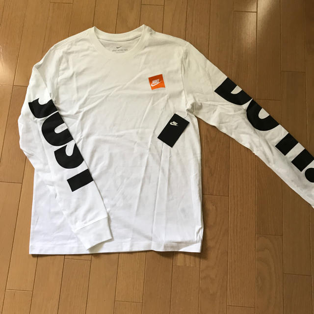 NIKE(ナイキ)のナイキJust Do It  ロングスリーブシャツ  Mサイズ　ホワイト メンズのトップス(Tシャツ/カットソー(七分/長袖))の商品写真