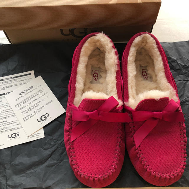 UGG モカシン。