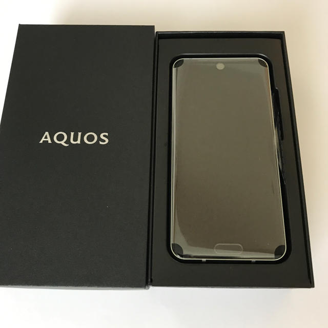 AQUOS(アクオス)のvvillovvさま専用 新品 SIMフリー AQUOS R2 compact  スマホ/家電/カメラのスマートフォン/携帯電話(スマートフォン本体)の商品写真