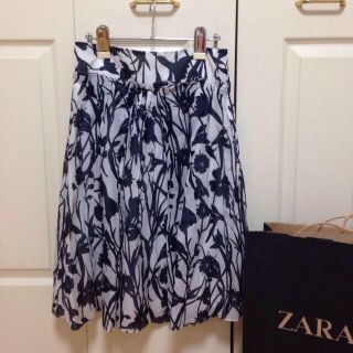 ザラ(ZARA)の美品 ZARA (ひざ丈スカート)