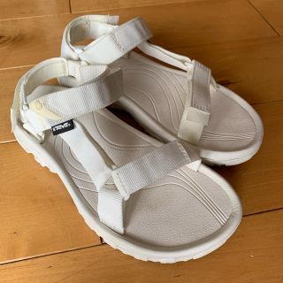 Teva - Teva サンダル 白 23cmの通販 by M.fril｜テバならラクマ