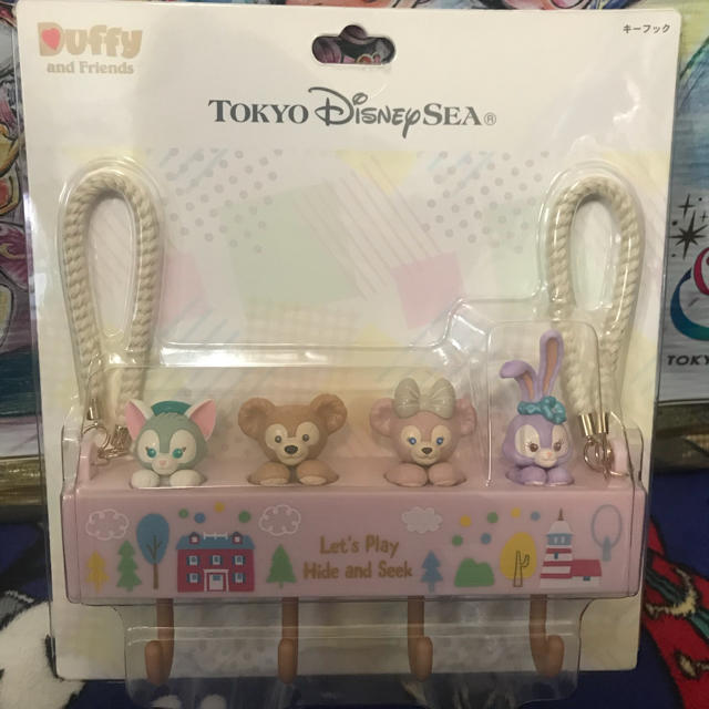 Disney(ディズニー)のダッフィー かくれんぼ キーフック⭐️ エンタメ/ホビーのおもちゃ/ぬいぐるみ(キャラクターグッズ)の商品写真