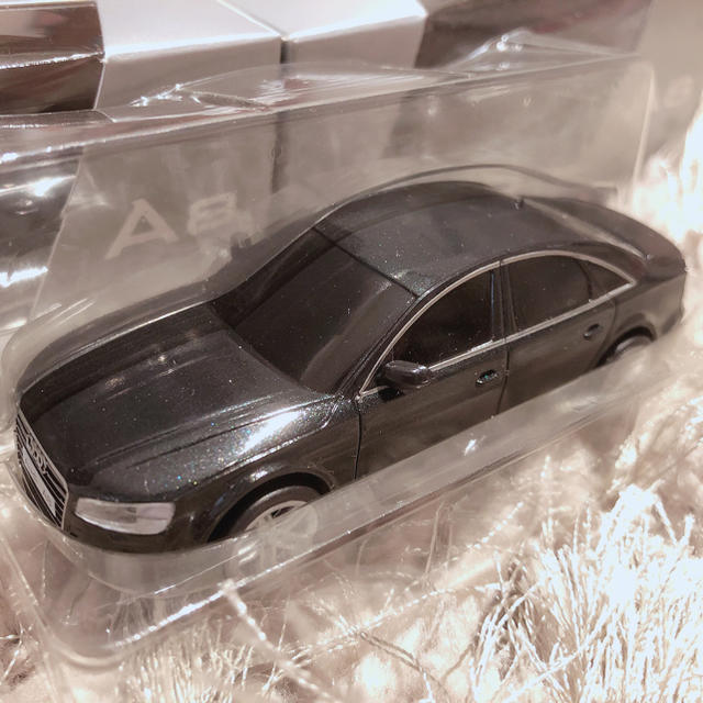 AUDI(アウディ)の【新品】非売品 Audi A8 オリジナルプルバックミニカー エンタメ/ホビーのおもちゃ/ぬいぐるみ(ミニカー)の商品写真