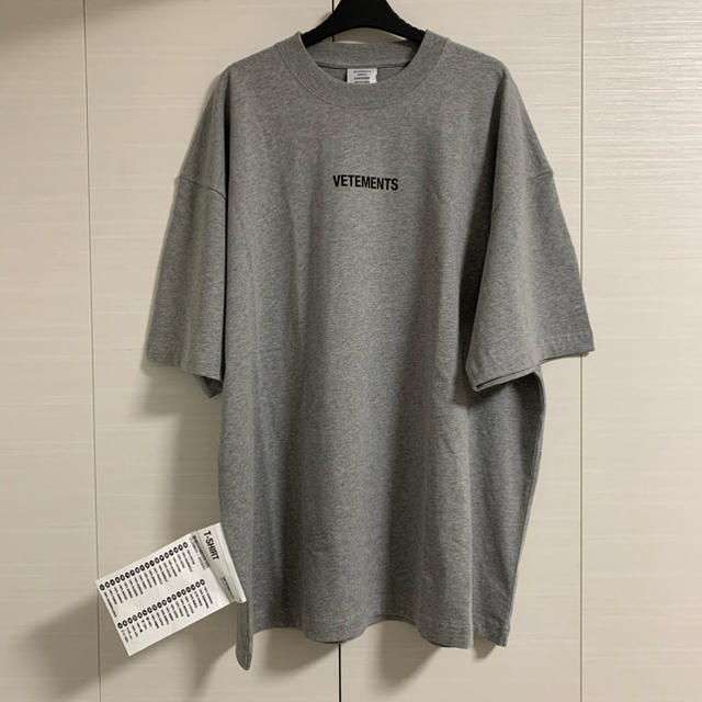 VETEMENTS ロゴプリント TシャツTシャツ/カットソー(半袖/袖なし)