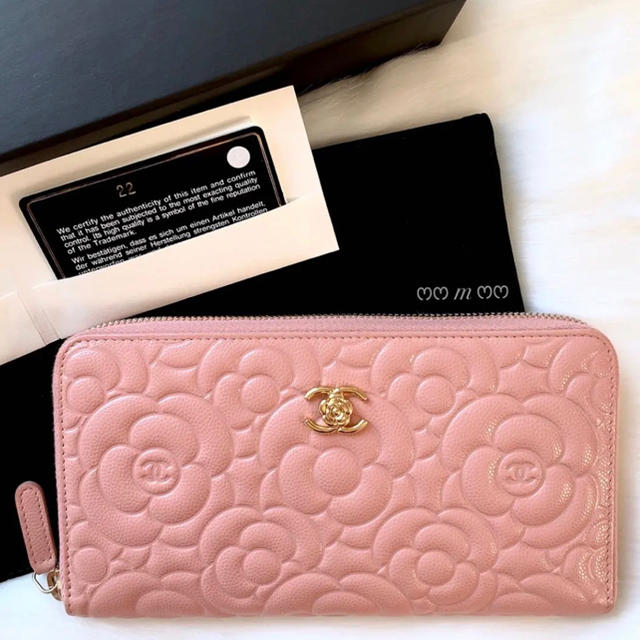 激安】 CHANEL - CHANEL 型押しカメリア 長財布 ピンクウォレット