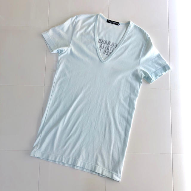 DOLCE&GABBANA(ドルチェアンドガッバーナ)のUSED DOLCE&GABBANA グラデーション水色VネックTシャツ48/M メンズのトップス(Tシャツ/カットソー(半袖/袖なし))の商品写真