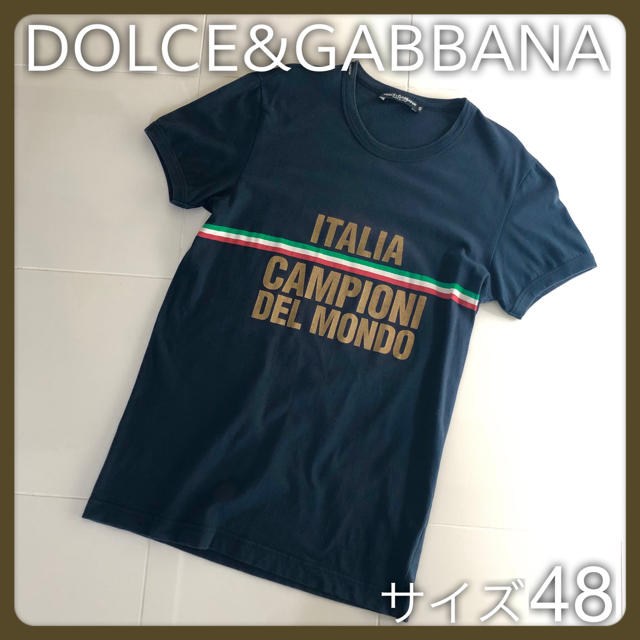 DOLCE&GABBANA(ドルチェアンドガッバーナ)のUSED 穴有り DOLCE&GABBANA ドルチェアンドガッバーナ 丸首紺M メンズのトップス(Tシャツ/カットソー(半袖/袖なし))の商品写真