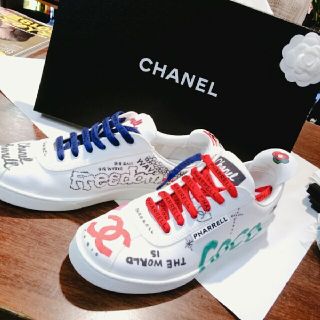 シャネル(CHANEL)の入手困難 CHANEL×ﾌｧﾚﾙ・ｳｨﾘｱﾑｽ ｽﾆｰｶｰ 41(スニーカー)