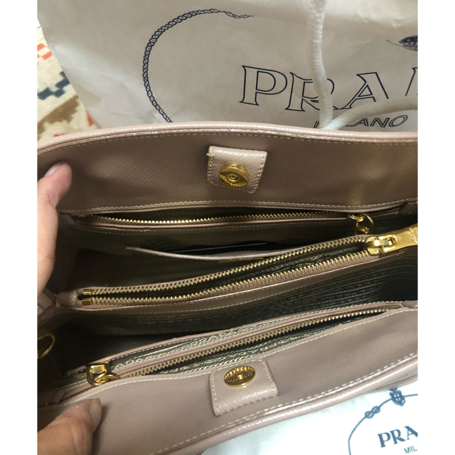 PRADA(プラダ)のサフィアーノルクス 売り切り最終値下げ レディースのバッグ(ハンドバッグ)の商品写真