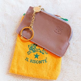 イルビゾンテ(IL BISONTE)のイルビゾンテのグレーが上品なリング付きキーケースです✨保存袋付きの新品です✨(キーケース)