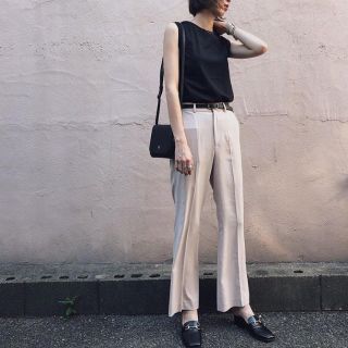 マウジー(moussy)の今季新作☆MOUSSY CENTER PRESS FLARE パンツ☆新品タグ付(カジュアルパンツ)