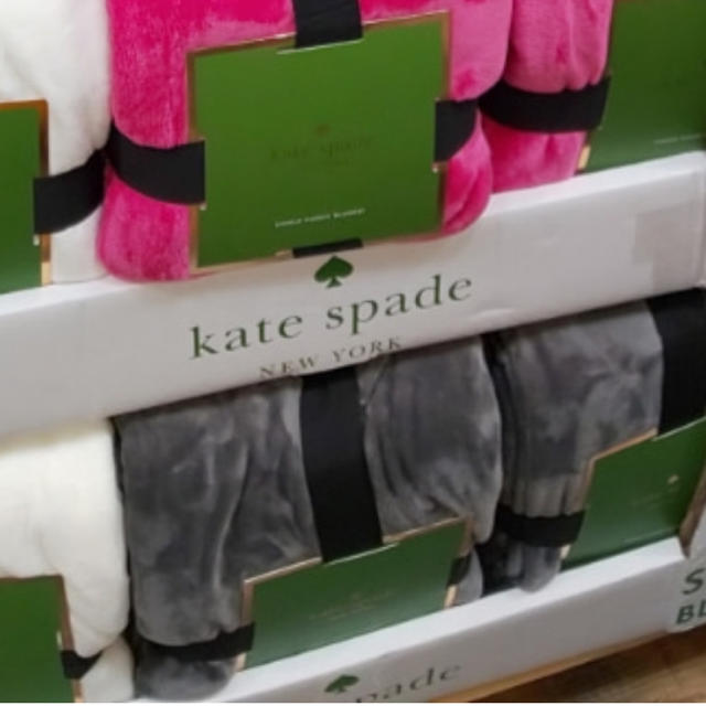 kate spade new york(ケイトスペードニューヨーク)のケイトスペード クイーンサイズ ブランケット インテリア/住まい/日用品の寝具(毛布)の商品写真