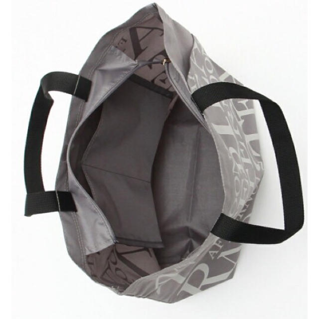 AfternoonTea(アフタヌーンティー)のスリットポケット付き スクエアロゴバッグM グレー レディースのバッグ(ショルダーバッグ)の商品写真
