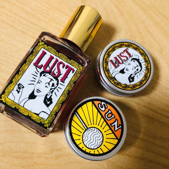 LUSH(ラッシュ)のLUST 香水＆練り香水　LUST＆SUN　です コスメ/美容の香水(香水(女性用))の商品写真