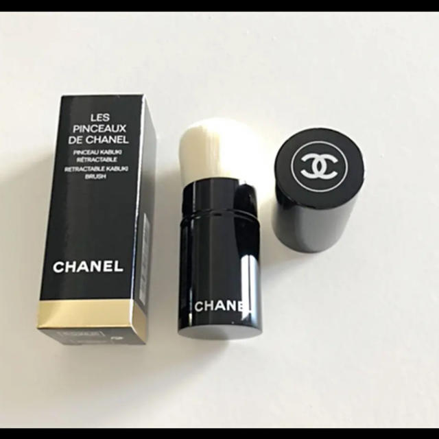 CHANEL(シャネル)のCHANEL シャネル パウダーブラシ コスメ/美容のベースメイク/化粧品(その他)の商品写真