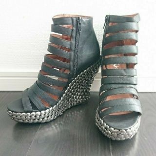 ジェフリーキャンベル(JEFFREY CAMPBELL)の値下げ！ ジェフリー キャンベル メタルパーツ グラディエーター サンダル 新品(サンダル)