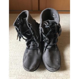 ミネトンカ(Minnetonka)のミネトンカ★ショーブーツ★グレー★新品★ブーティ★正規品★秋ファッション(ブーツ)