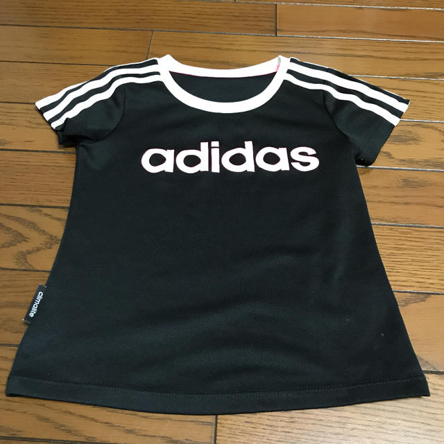 adidas(アディダス)のアディダス Tシャツ 120 キッズ/ベビー/マタニティのキッズ服女の子用(90cm~)(Tシャツ/カットソー)の商品写真