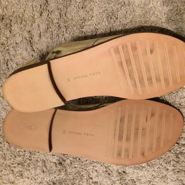 ZARA(ザラ)のZARA ゴールドサンダル レディースの靴/シューズ(サンダル)の商品写真