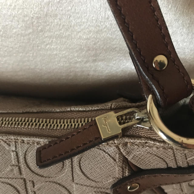 Ferragamo ショルダーバッグバッグ