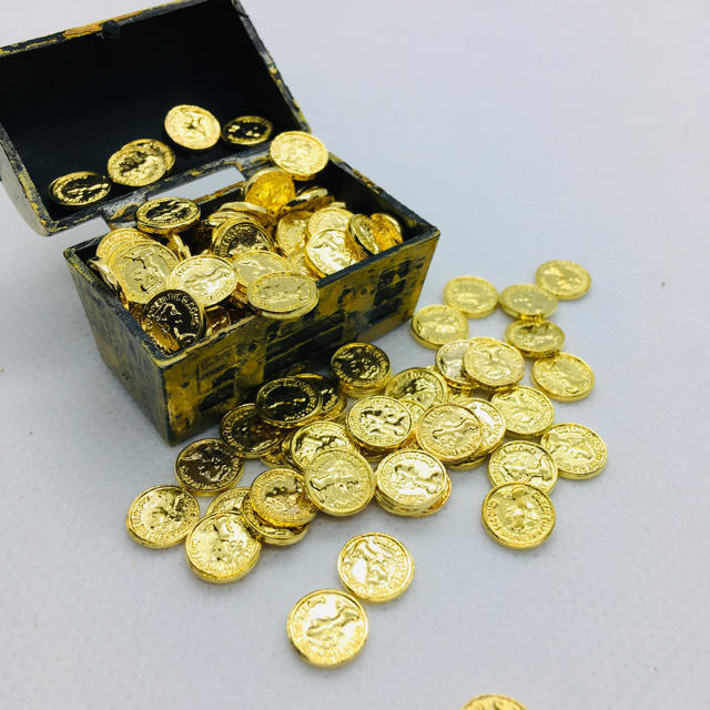 ミニチュア金貨50枚 お金 コイン ミニチュア雑貨の通販 By あかむつ S Shop ラクマ