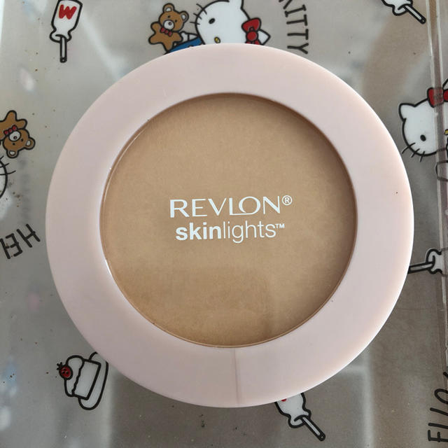 REVLON(レブロン)のRevlon プレストパウダー コスメ/美容のベースメイク/化粧品(フェイスパウダー)の商品写真