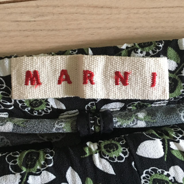 Marni(マルニ)のももママ様専用 Marni リラックスフラワーパンツ レディースのパンツ(カジュアルパンツ)の商品写真